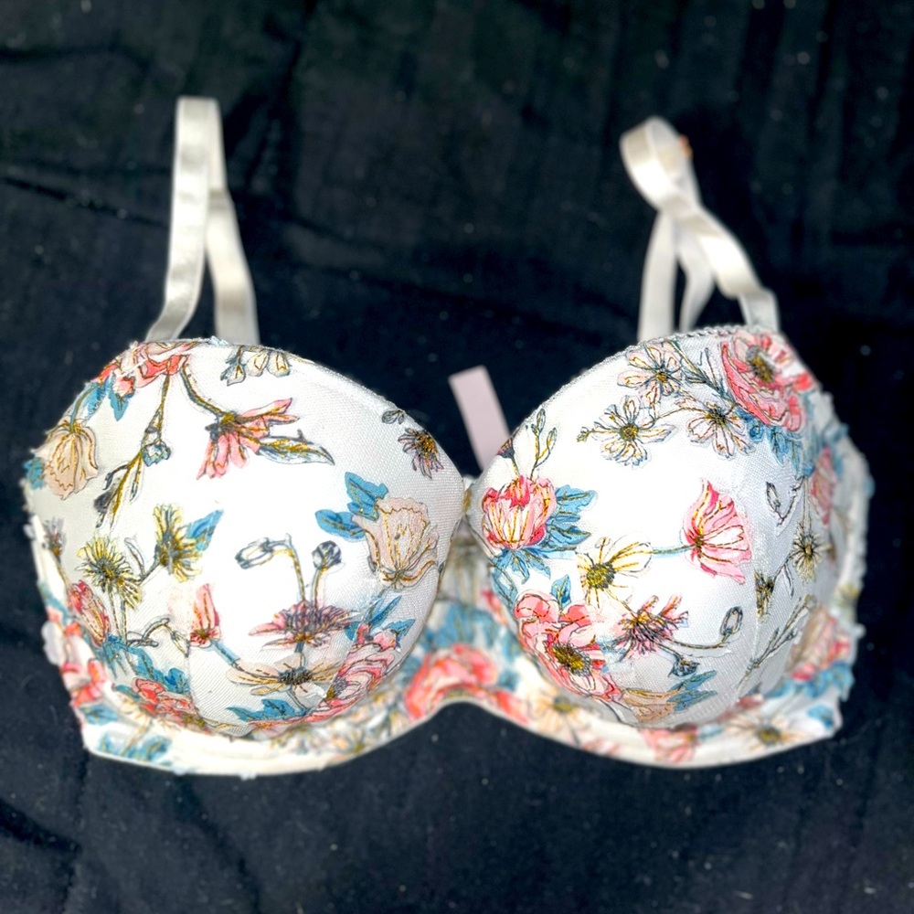 VICTORIAS SECRET DREAM ANGELS LIGHTLY LINED DEMI BRA EMBROIDERED FLORAL LACE